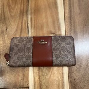 Coach Signature Cavas Slim Accordion Zip Wallet
